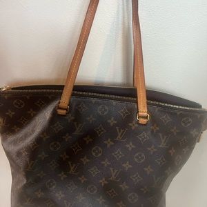 Louis Vutton Iena mm tote.